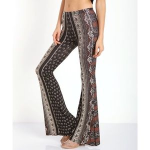 Novella Royale Janis Bells - Black Daisy Paisley